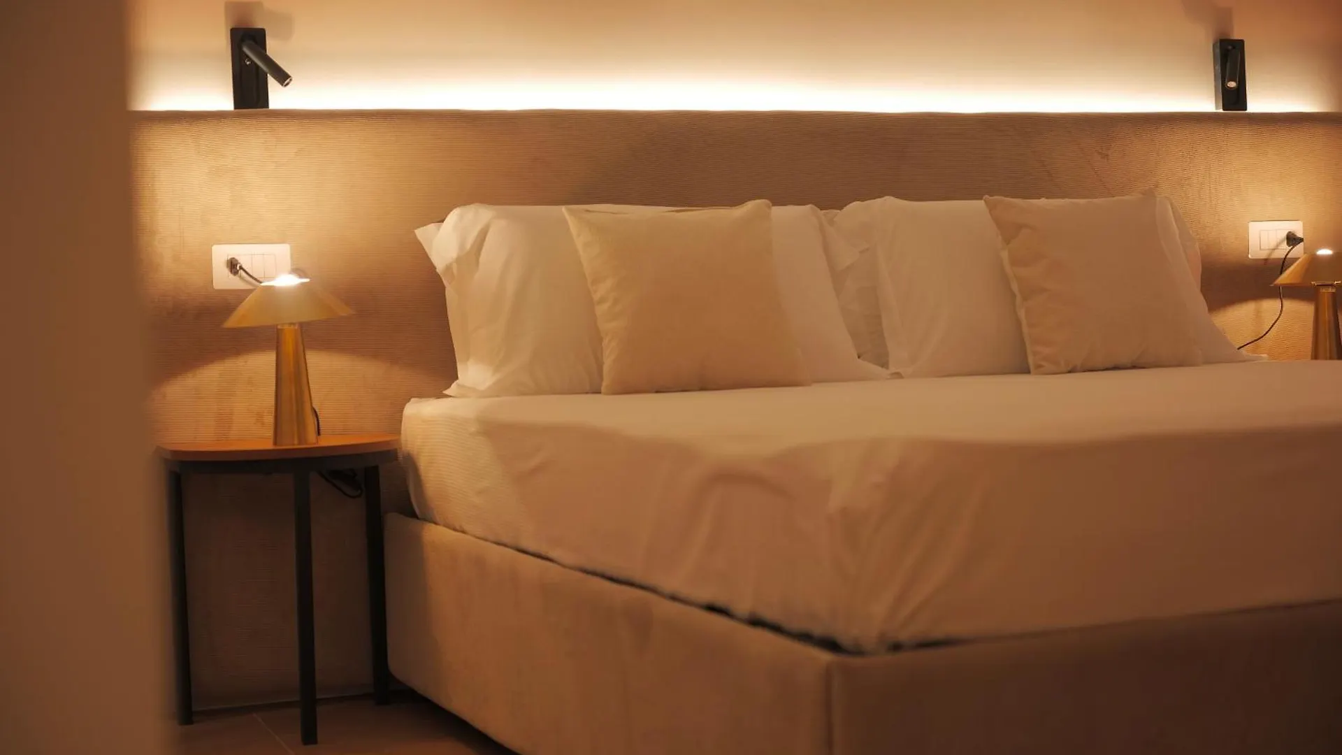 Guest house Toledo Luxury Rooms - Lr Collection Naples Italy
