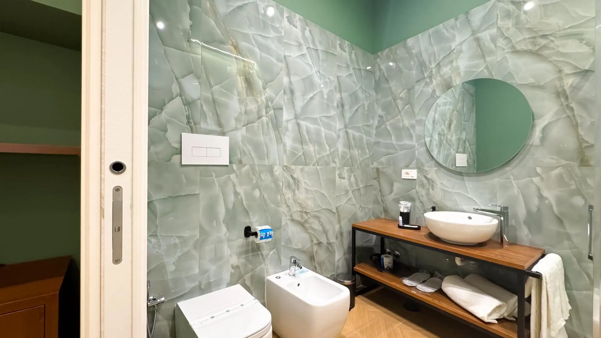 Toledo Luxury Rooms - Lr Collection Naples Italy