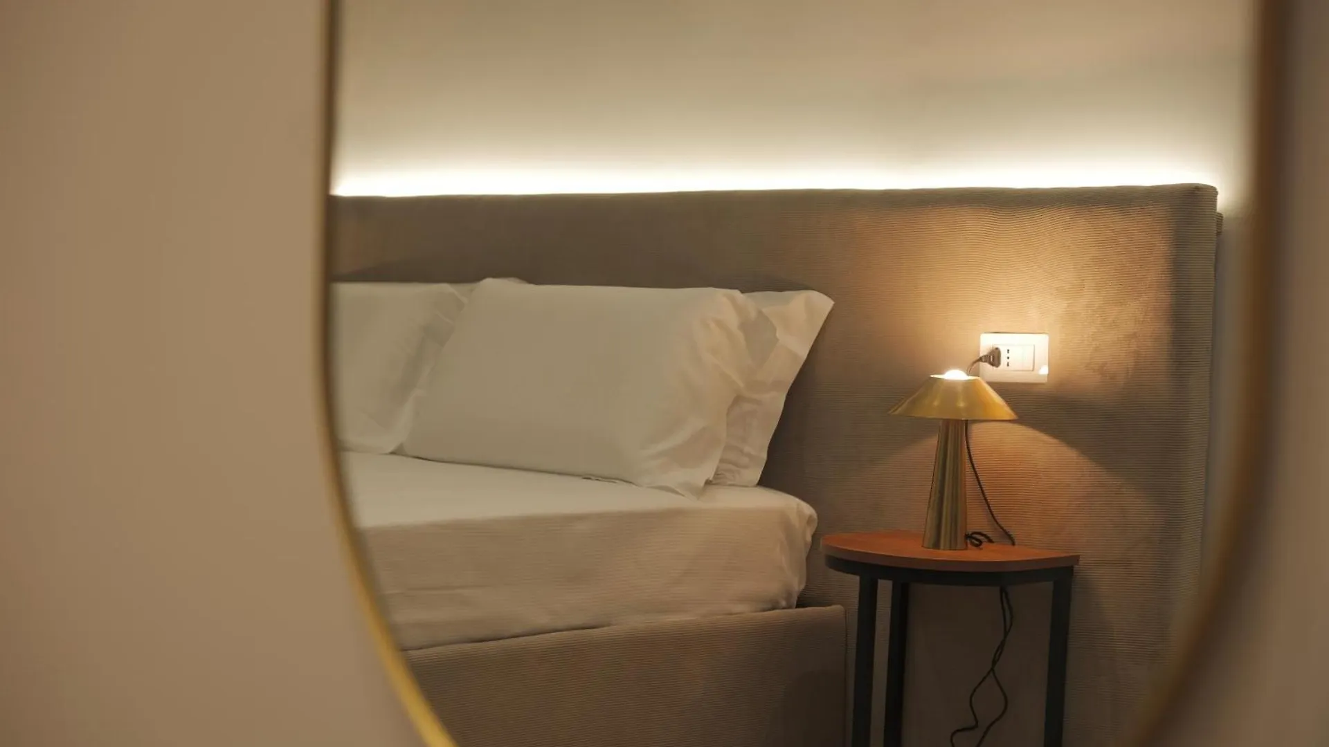 Toledo Luxury Rooms - Lr Collection Naples Italy